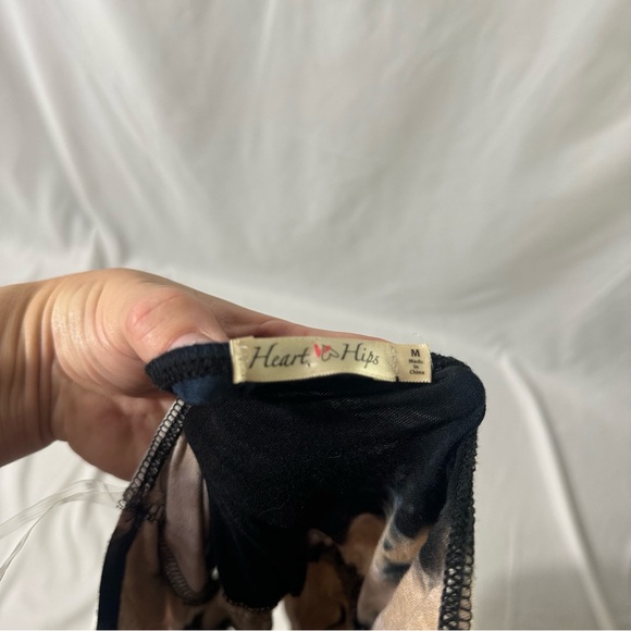 ✨5/15 Heart & Hips Tie Dye Romper size M - Picture 4 of 4